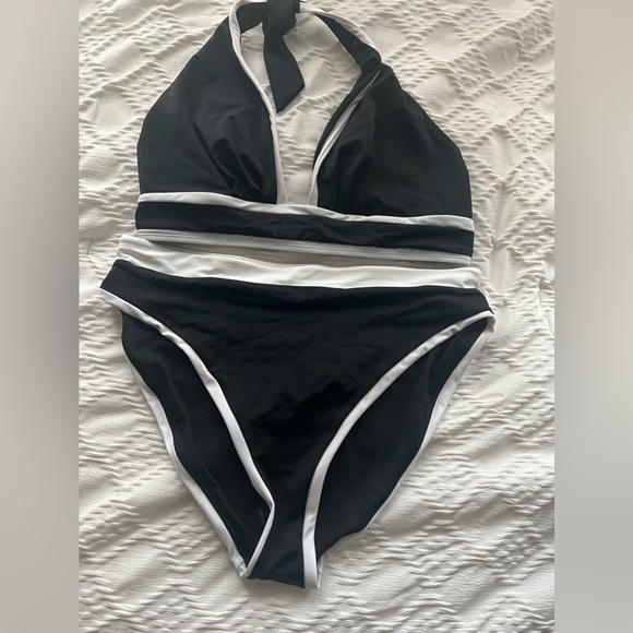 NWOT 2 piece swimsuit - Picture 5 of 8